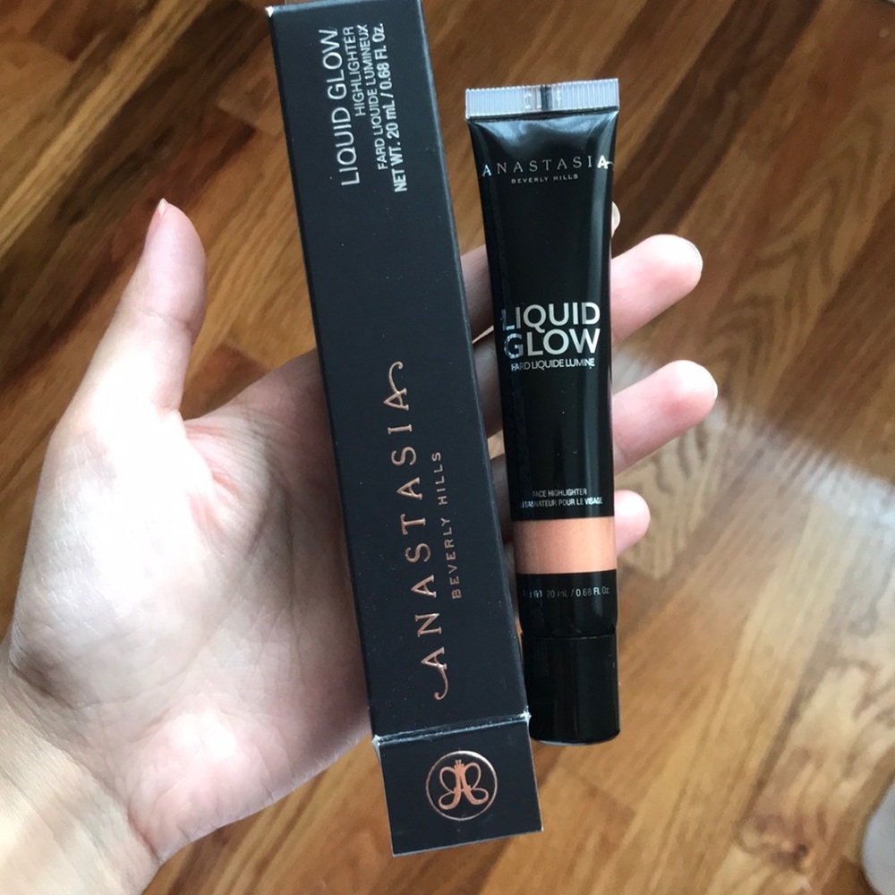 Anastasia Liquid Glow